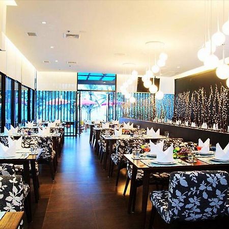 The Sez Hotel Bangsaen Esterno foto